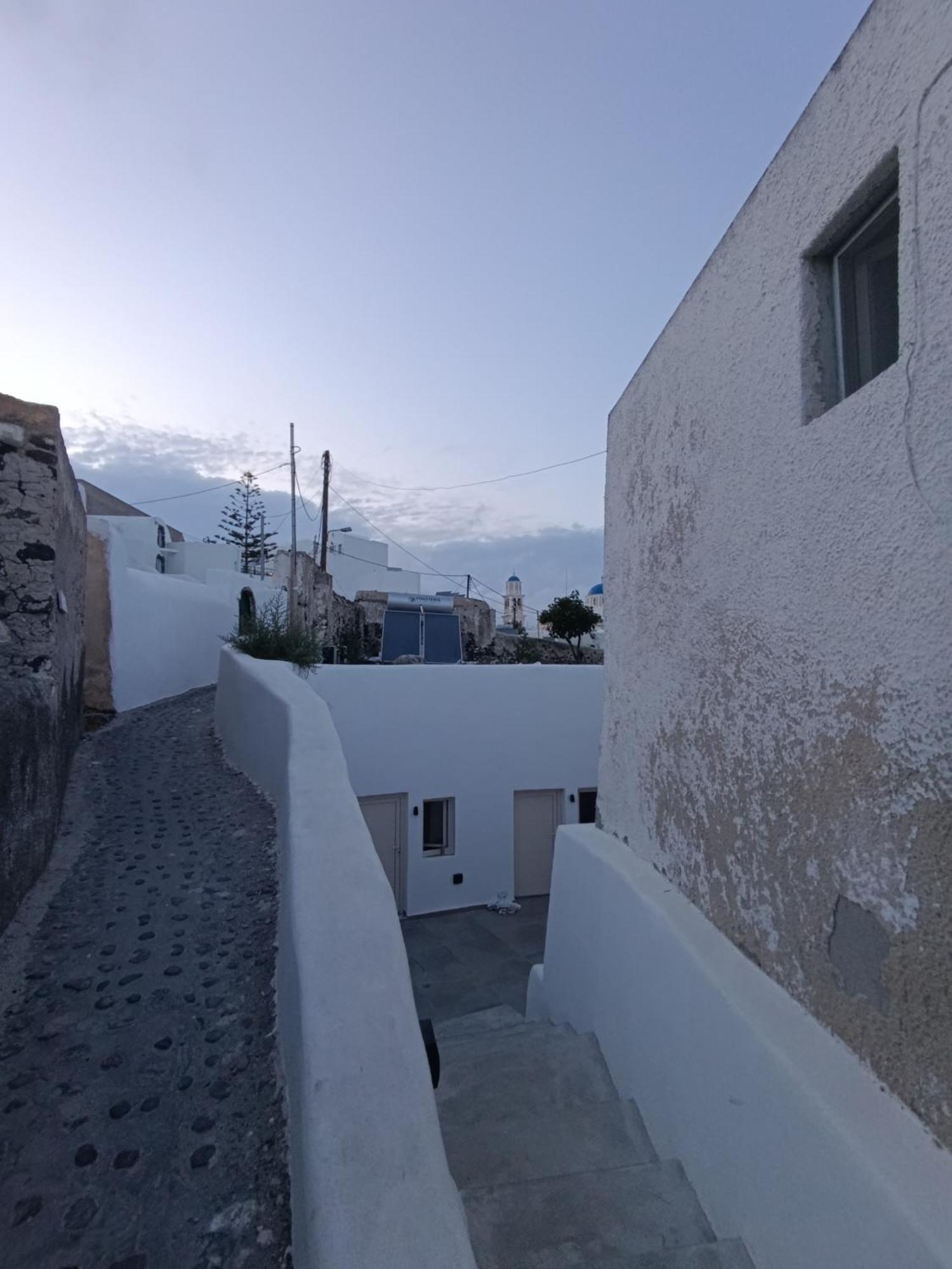 Cycladic Center Cave Rooms Fira  Eksteriør bilde